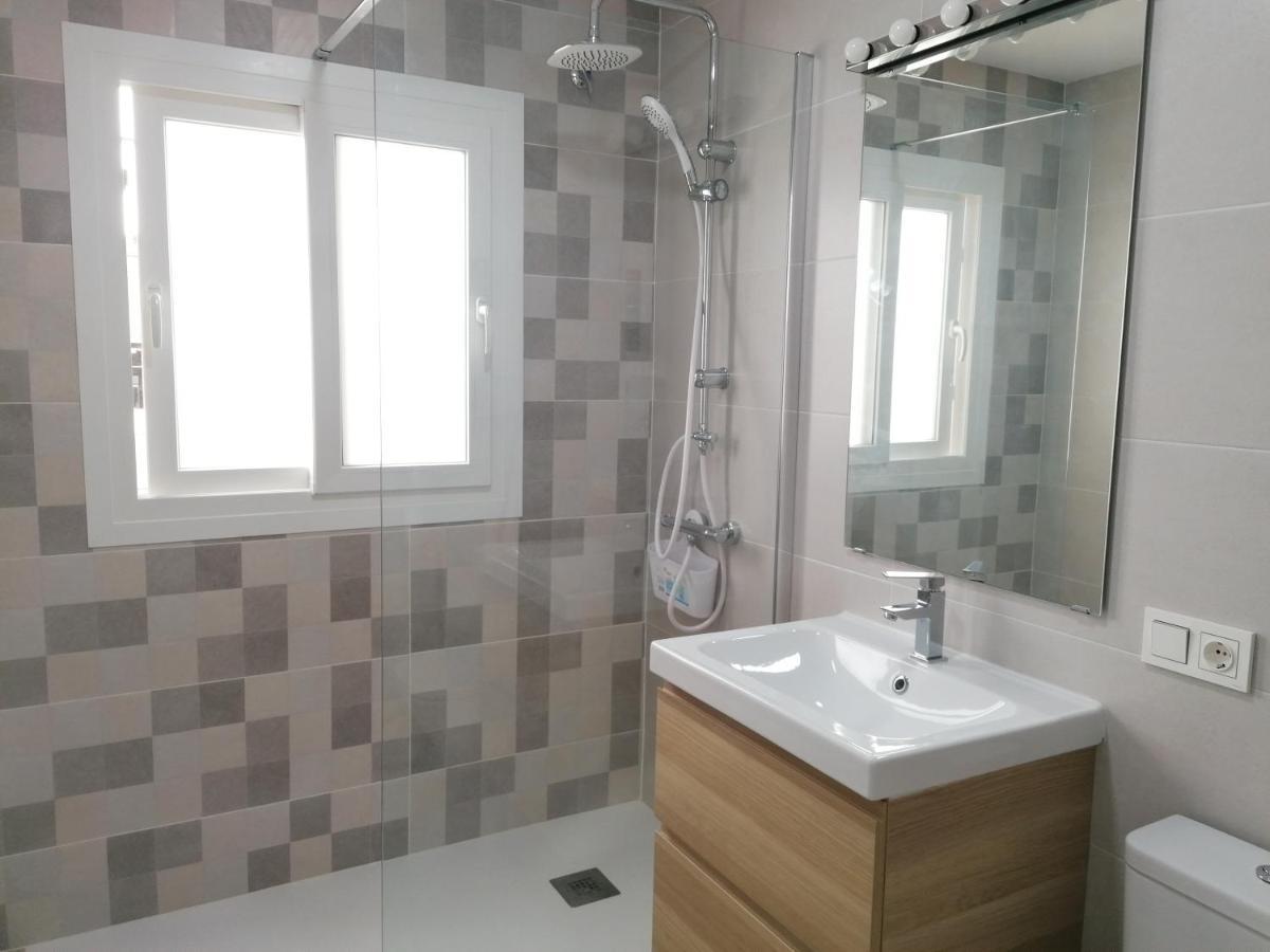 Apartamento Suite Arco De La Villa,Solo Familia Y Parejas,Parking Gratuito โกนิล เด ลาฟรอนเตรา ภายนอก รูปภาพ